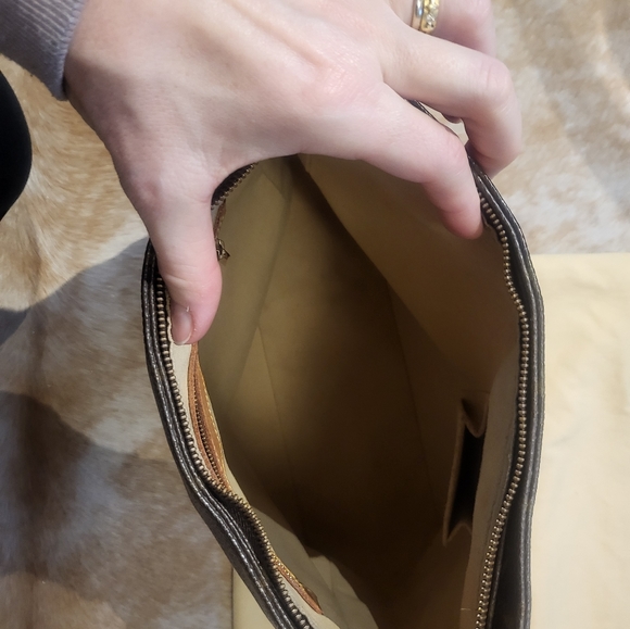 Louis Vuitton Looping GM - Picture 15 of 15